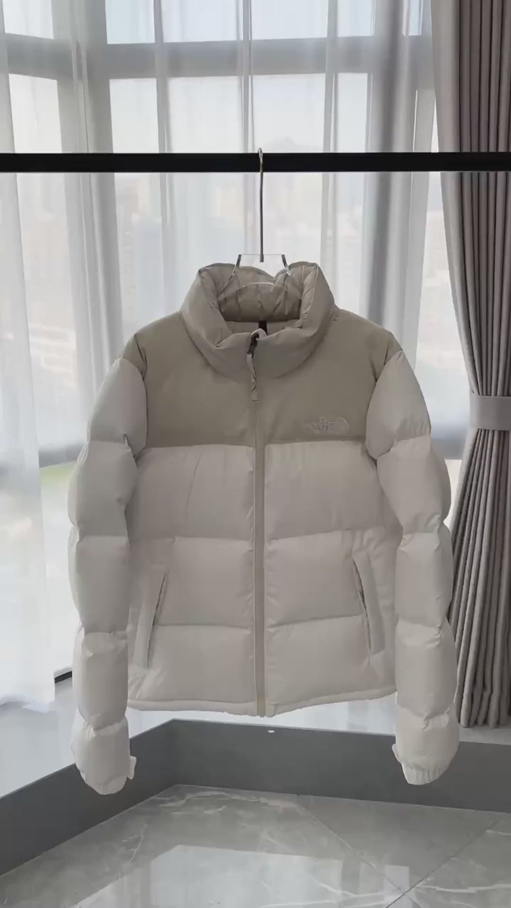 The North Face Cropped Puffer Jacket – Stand Collar, Cream