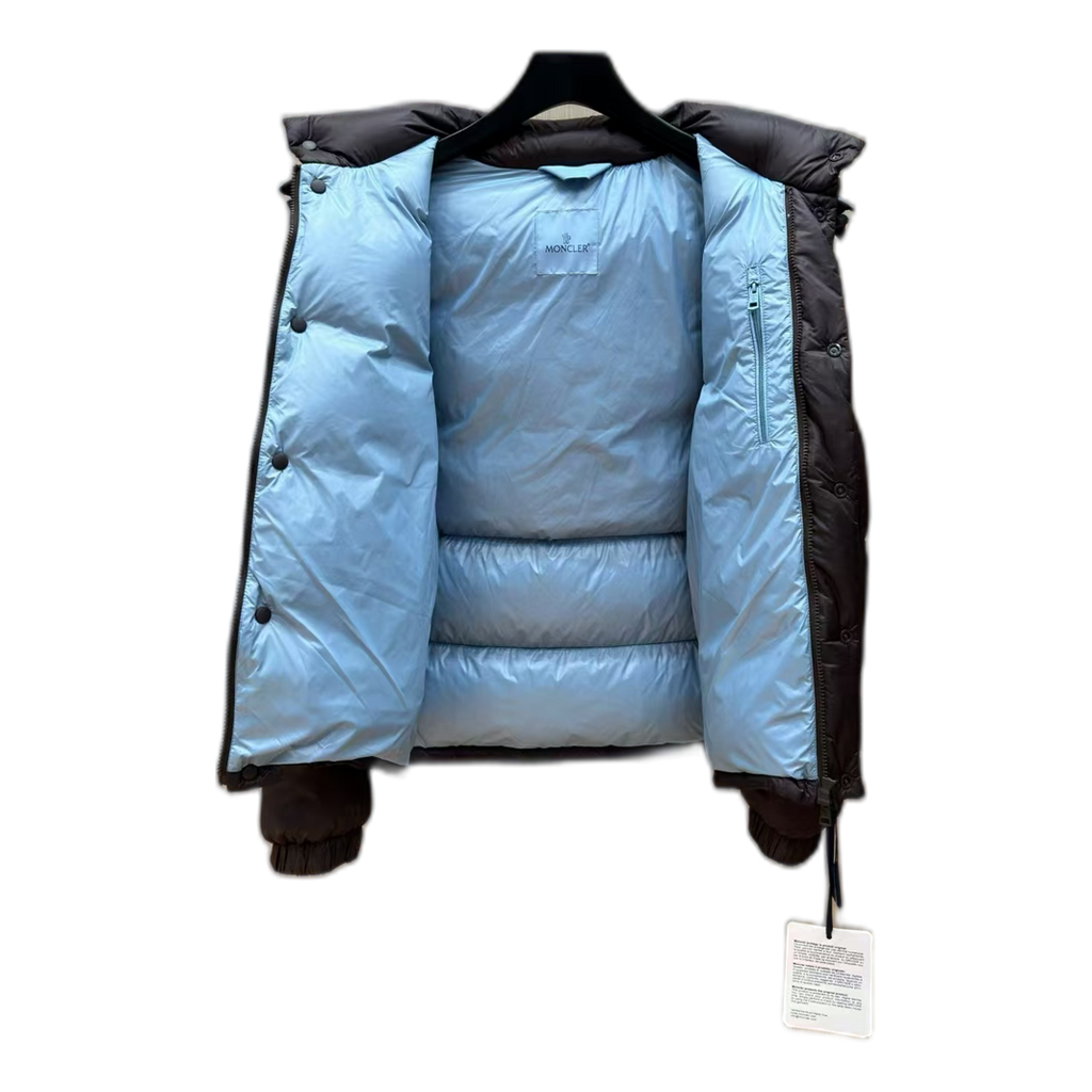 Moncler Oversized Chest-Badge Hooded Puffer – Bold Fit, Premium Down
